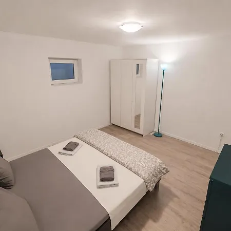 Em Stobrec Croatia * Спліт
