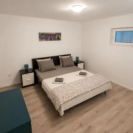 Apartment Em Stobrec Croatia *