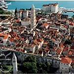 Em Stobrec Croatia Apartman